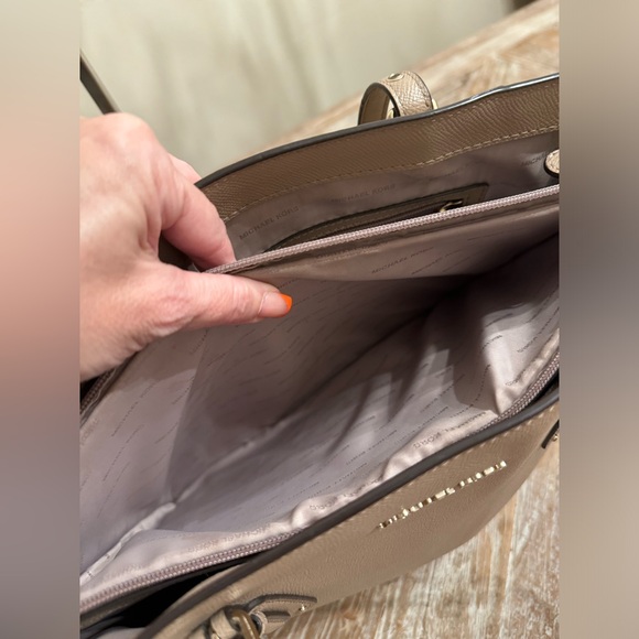 Michael Kors Voyager Tote Bag - Picture 14 of 16